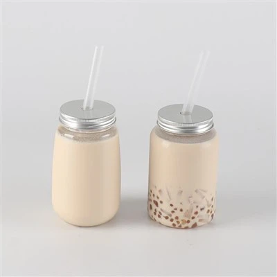 Bouteille en plastique avec couvercles troués